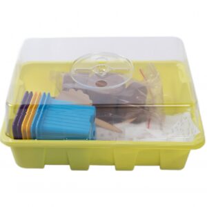 Kollane plastkarp köögitarvetega.