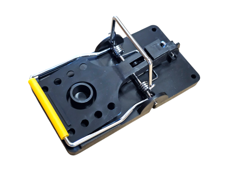 Черная мышеловка с желтой ручкой.